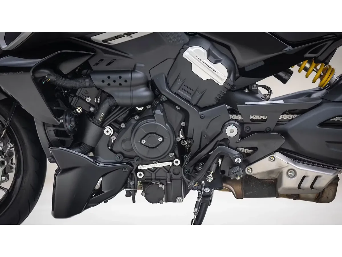 Ducati Diavel V4 - Engine From Left