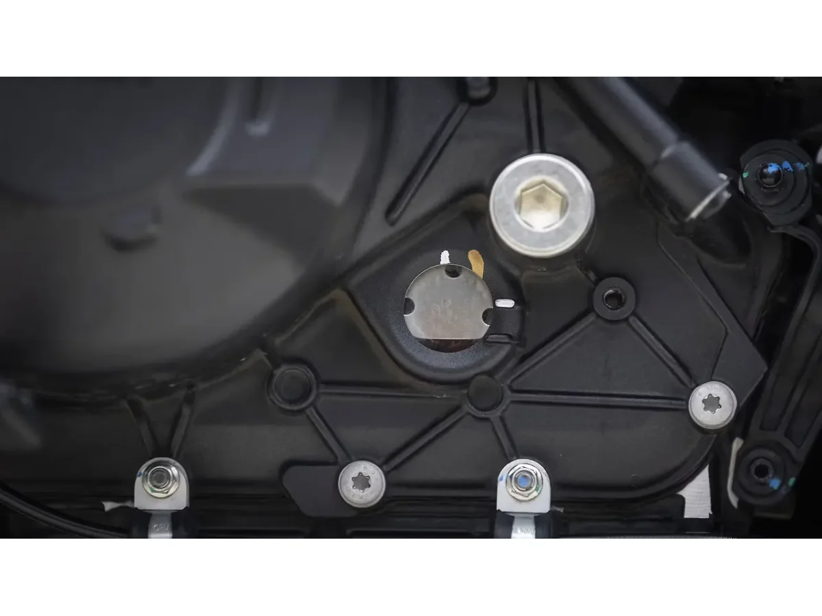 Ducati Diavel V4 - Engine Oil Level Indicator