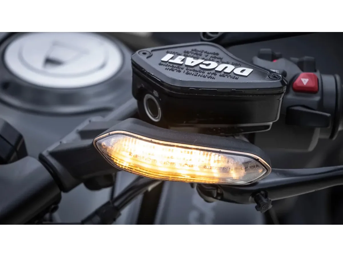 Ducati Diavel V4 - Front Turn Indicators