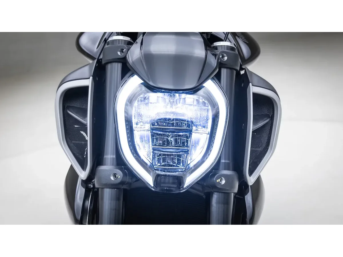 Ducati Diavel V4 - Head Light
