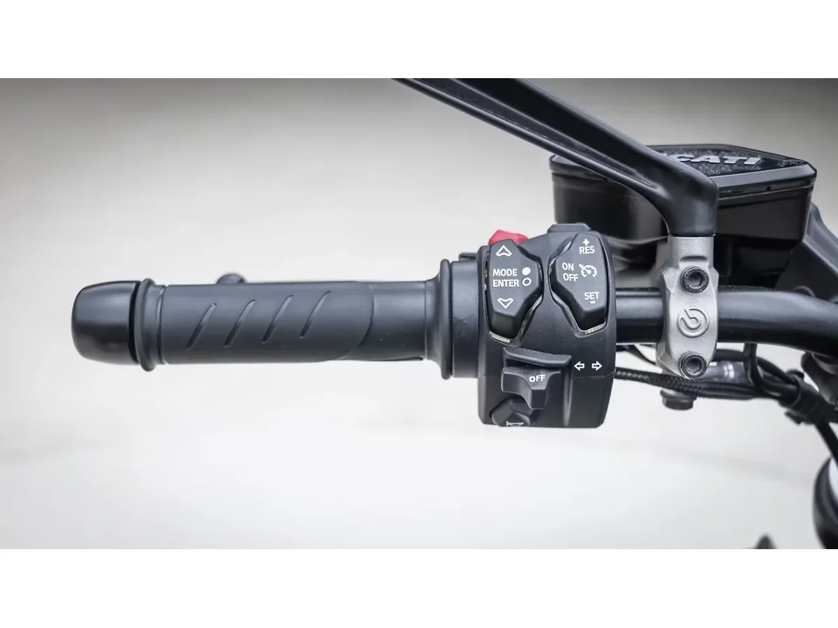 Ducati Diavel V4 - Left Side Handelbar Grip