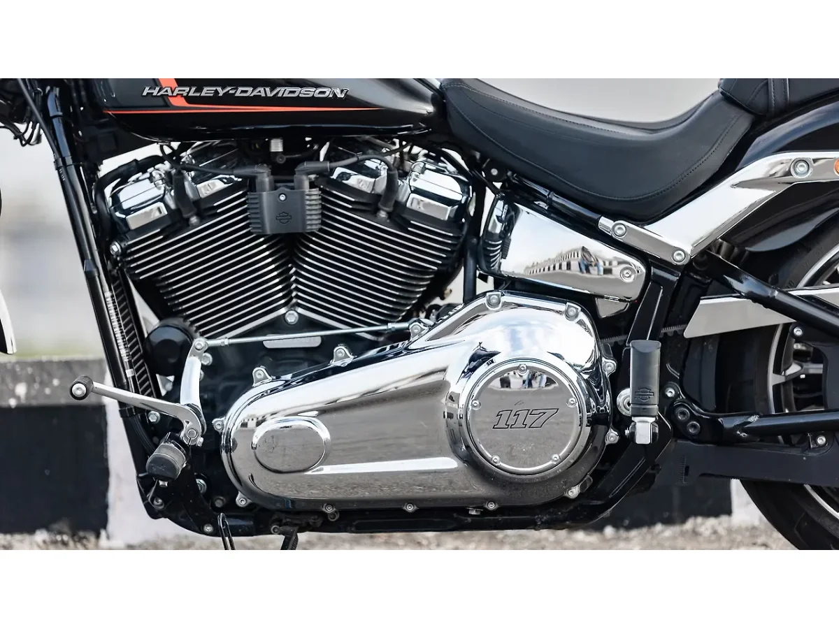 Harley-Davidson Breakout - Engine From Left