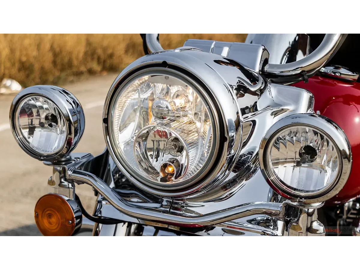 Harley-Davidson Road King Front view