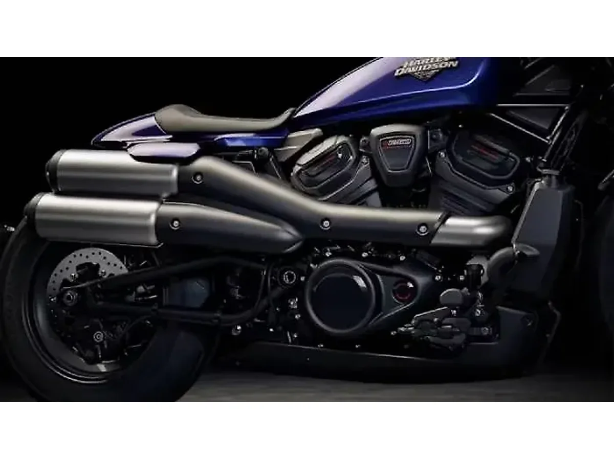 Harley-Davidson Sportster S exhaust headers and side profile