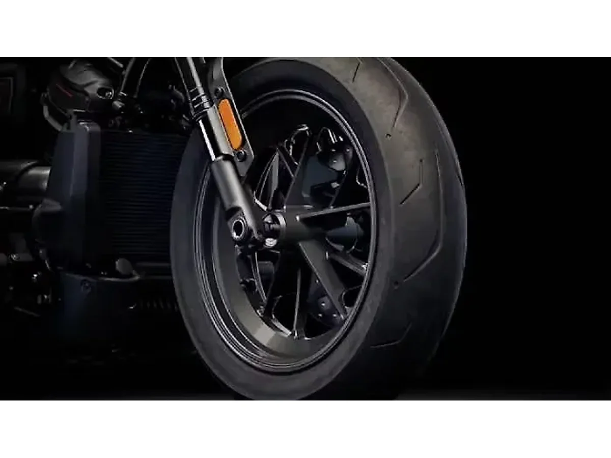 Front wheel and tyre detail of Harley-Davidson Sportster S