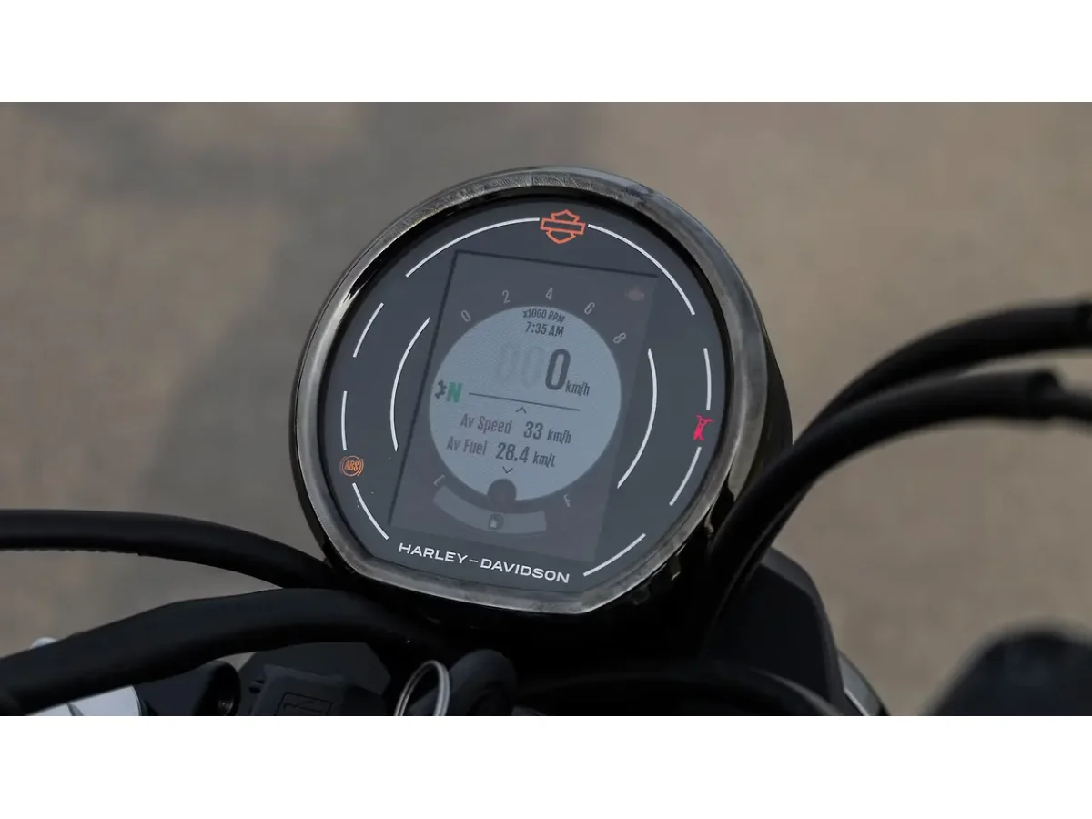 Harley-Davidson X440 digital instrument cluster displaying average speed information