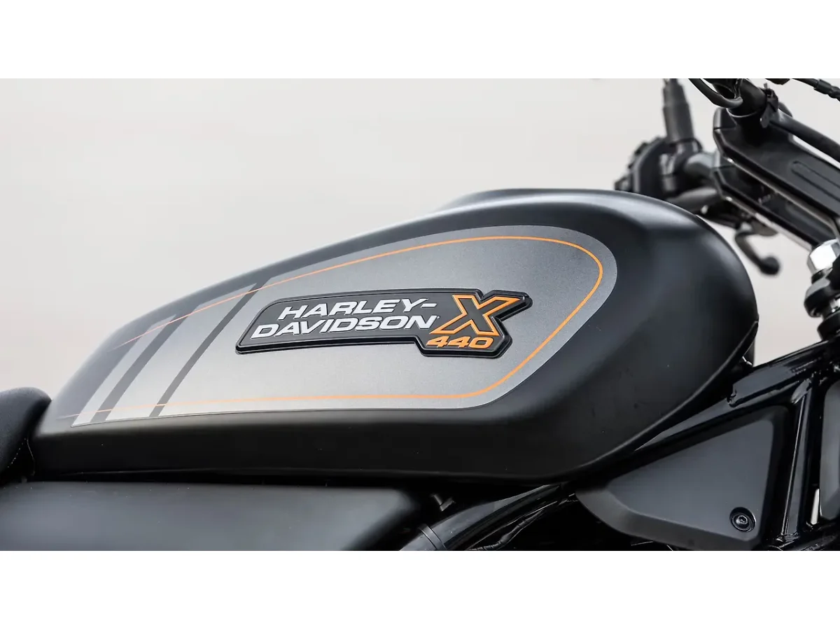 Harley-Davidson X440 fuel tank branding and decal detail