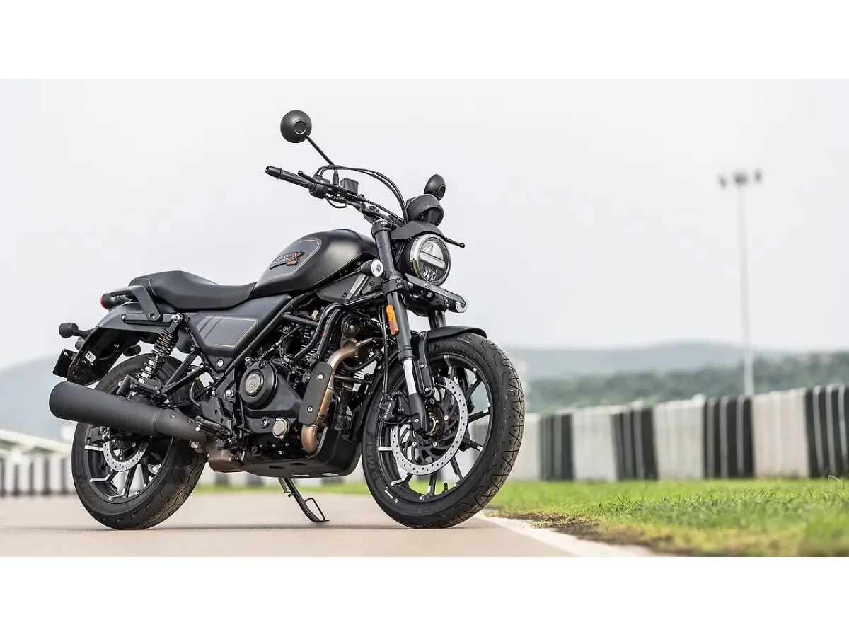 Harley-Davidson X440 Matte Black motorcycle right front three-quarter view