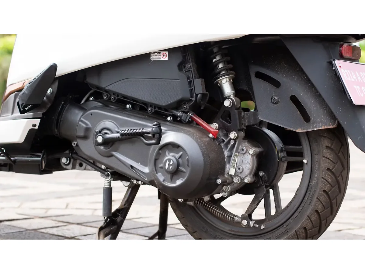 Hero Destini 125 engine and transmission assembly detail