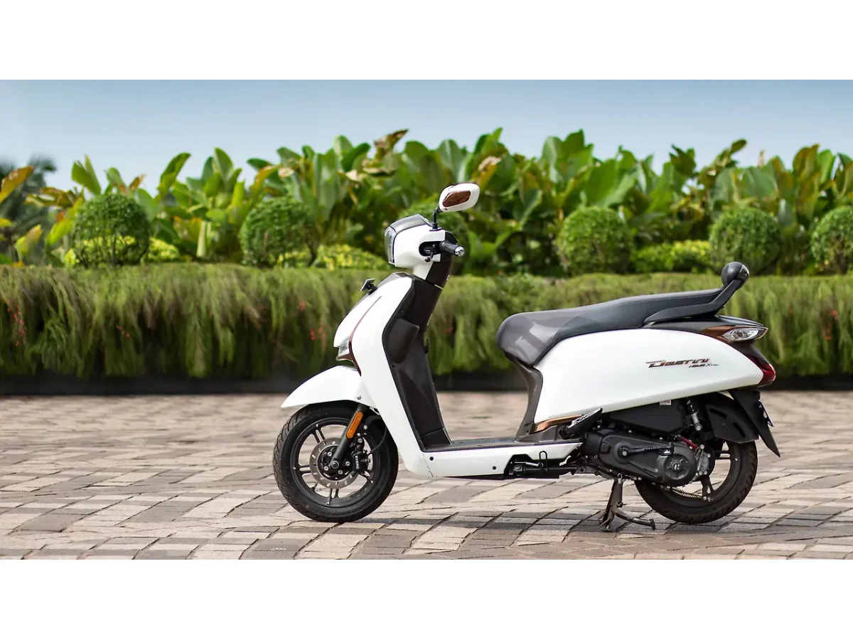 Hero Destini 125 scooter shown from left side profile