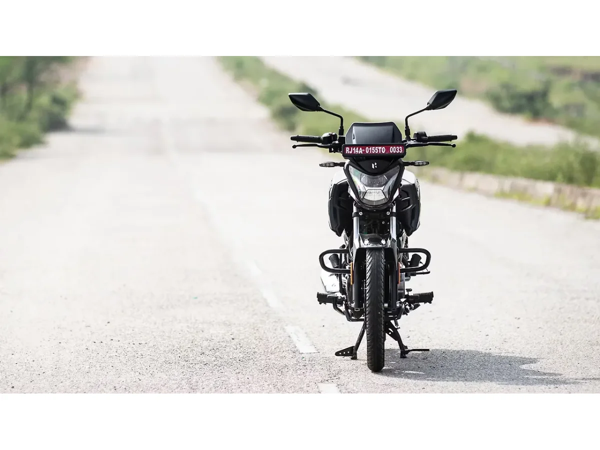 Hero Glamour X 125 motorcycle front view