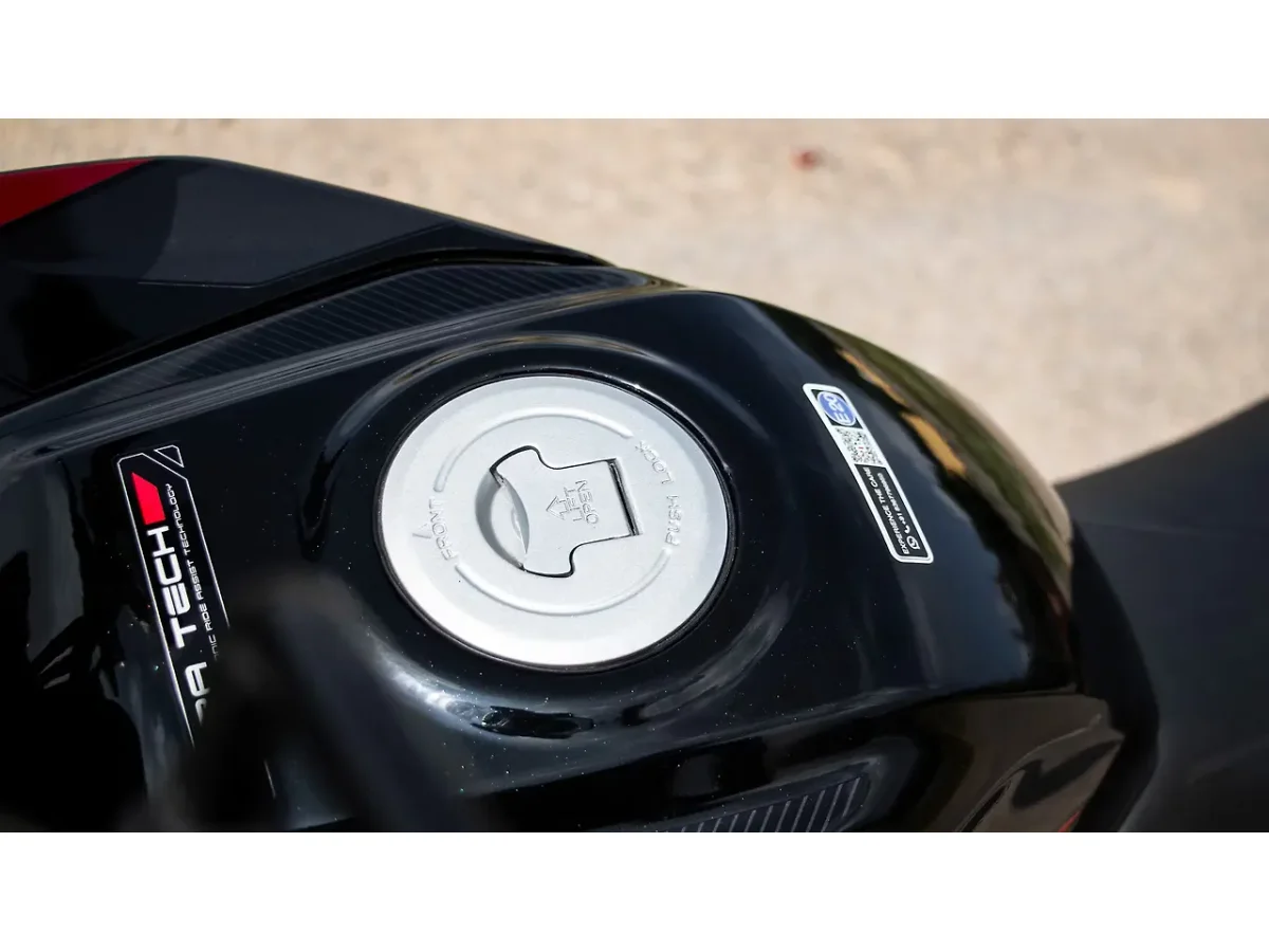 Hero Glamour X 125 fuel tank with closed fuel lid