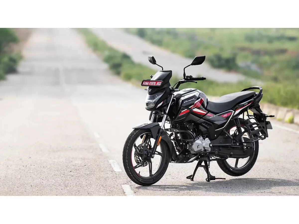 Hero Glamour X 125 motorcycle left front three-quarter view