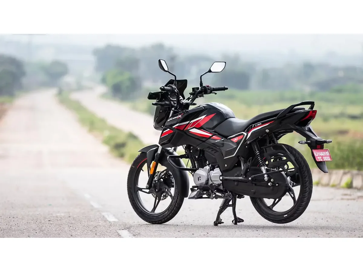 Hero Glamour X 125 motorcycle left rear three-quarter view