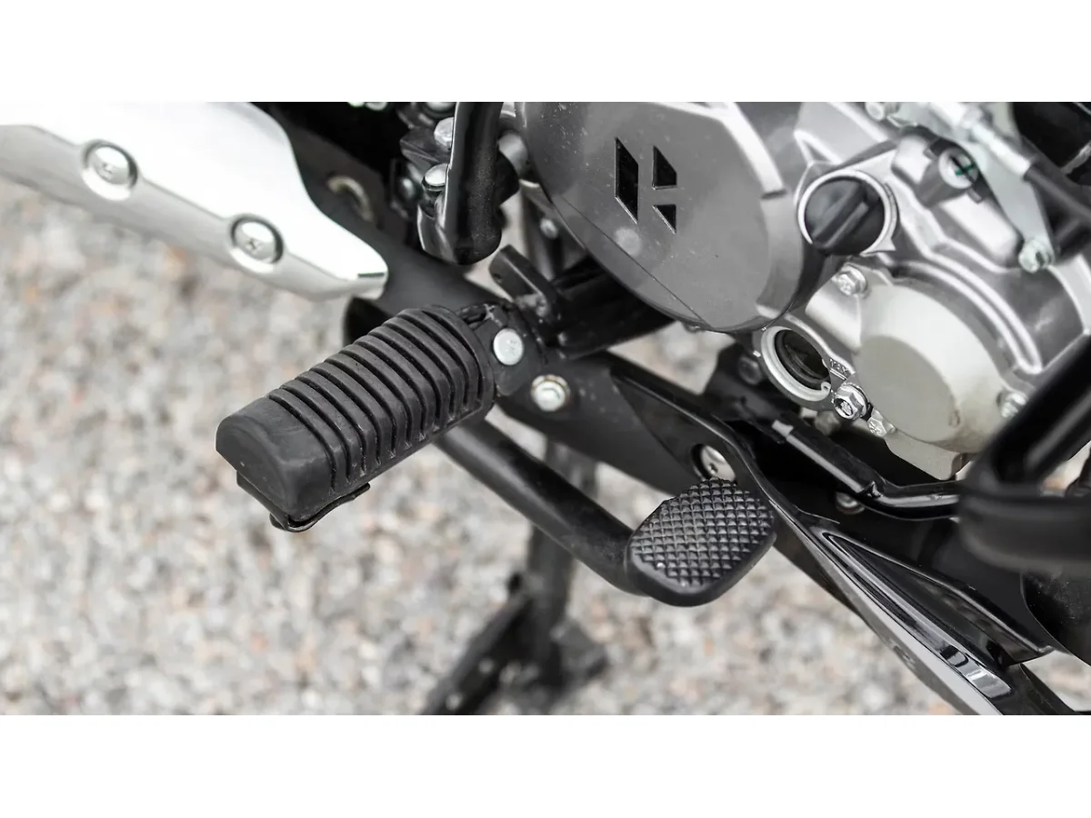 Hero Glamour X 125 rear brake pedal and footrest close-up