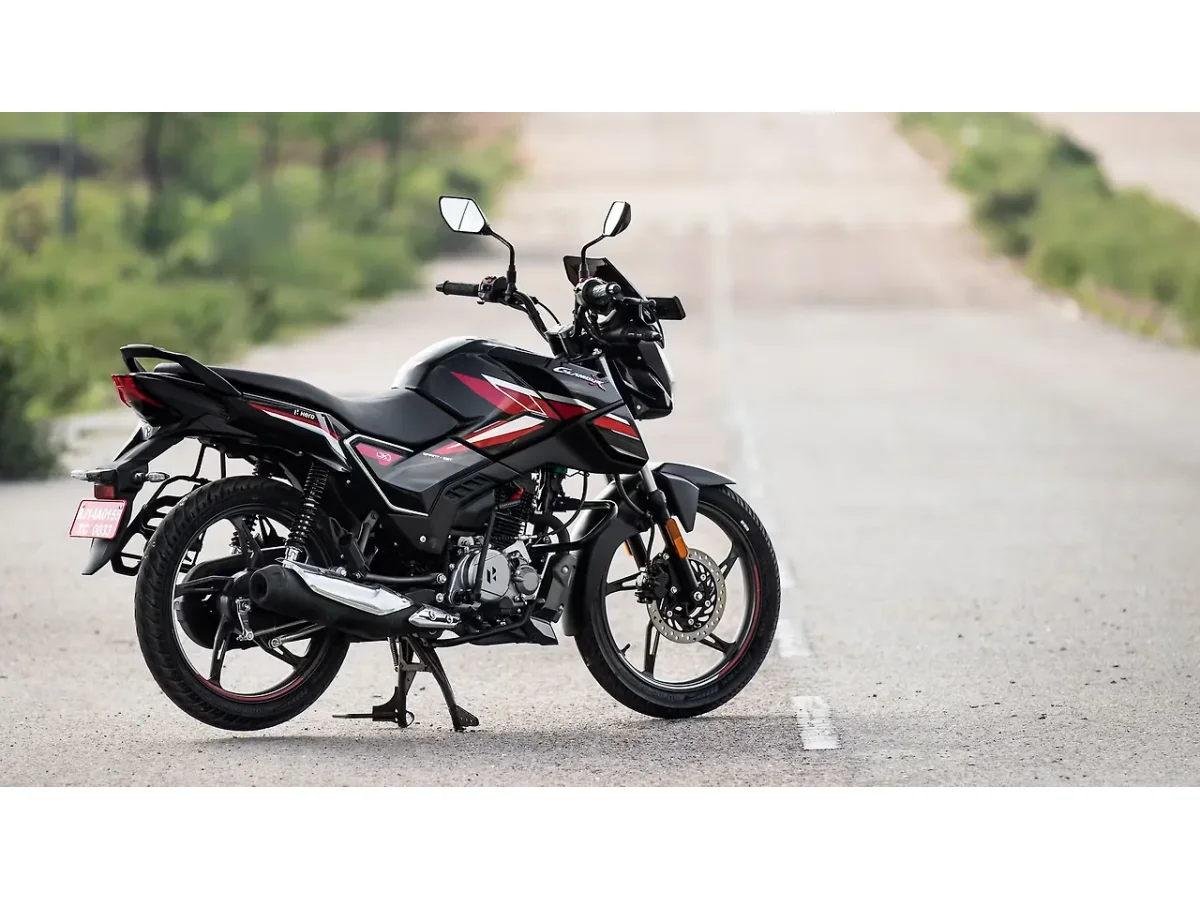 Hero Glamour X 125 motorcycle right rear three-quarter view