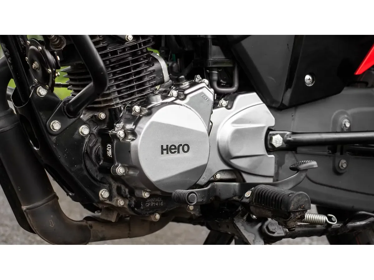Hero Glamour engine close-up showing powertrain components