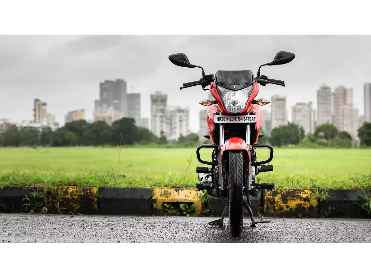 Hero Glamour motorcycle front view