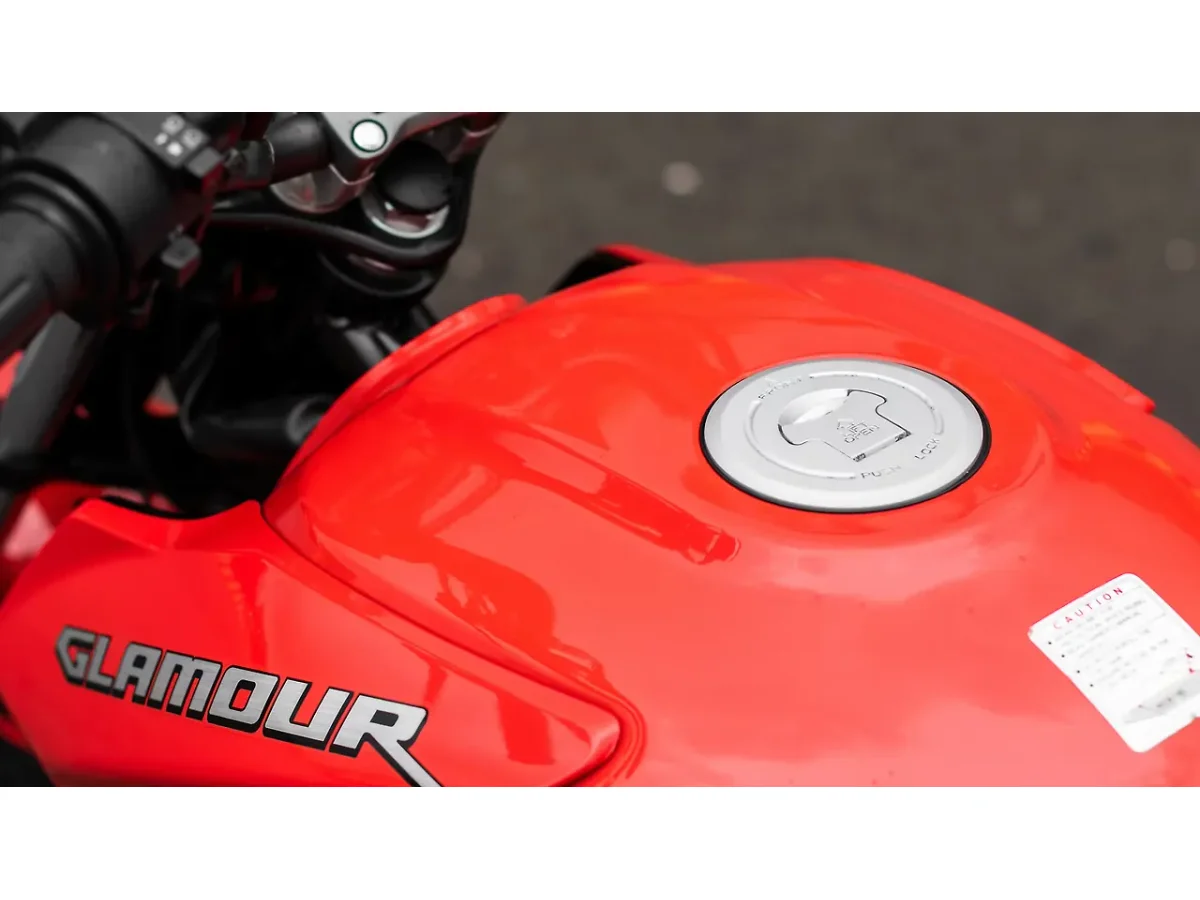 Hero Glamour fuel tank with closed fuel lid