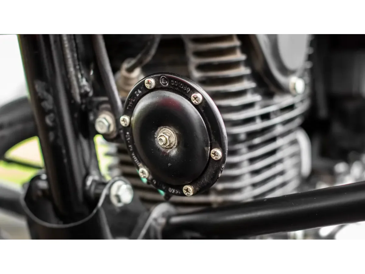 Close-up of the Hero Glamour horn assembly
