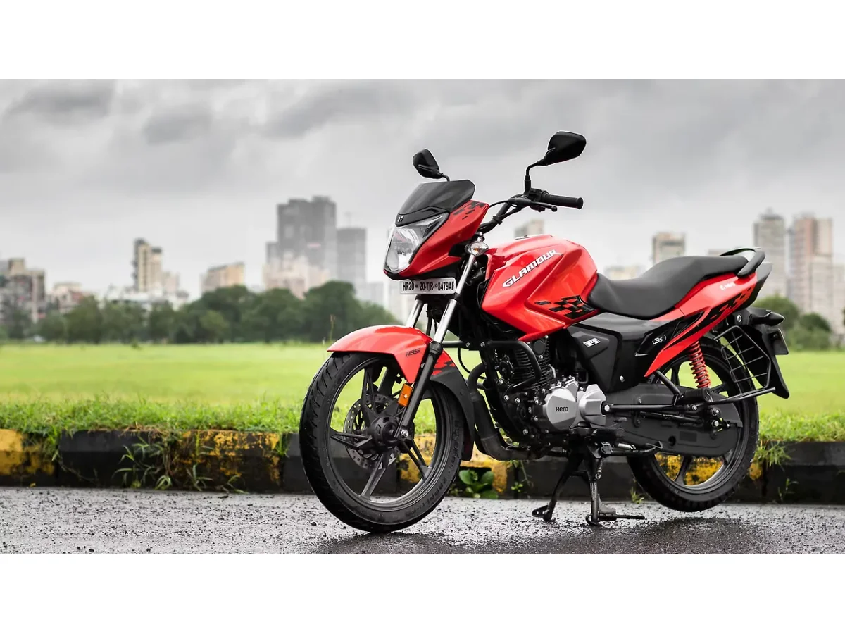 Hero Glamour motorcycle left front three-quarter view