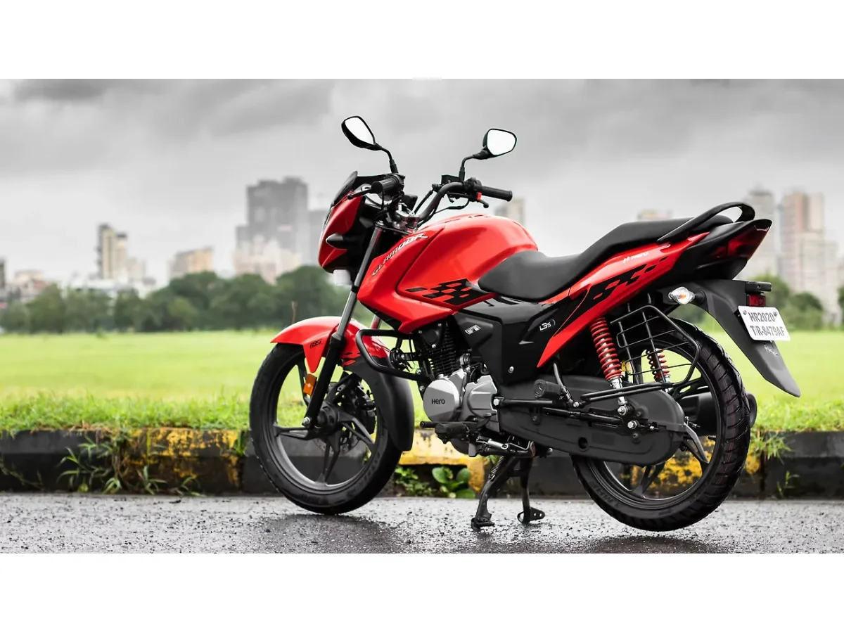 Hero Glamour motorcycle left rear three-quarter view
