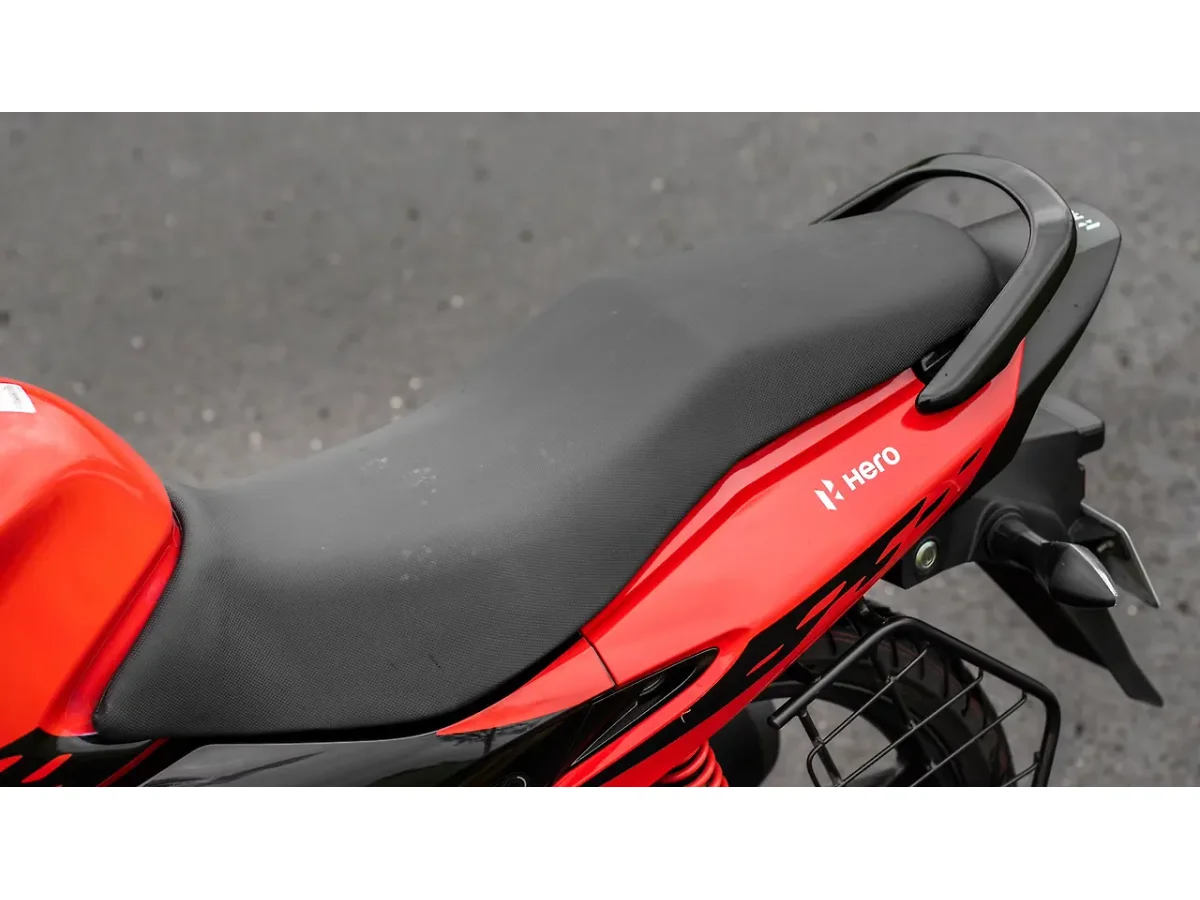 Hero Glamour motorcycle seat and grab rail close-up