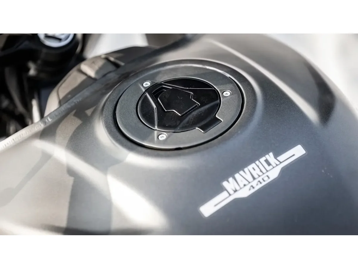 Hero Mavrick 440 fuel tank lid with premium finish