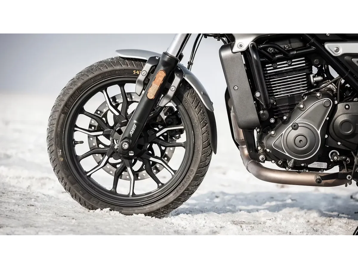 Hero Mavrick 440 front alloy wheel and suspension setup