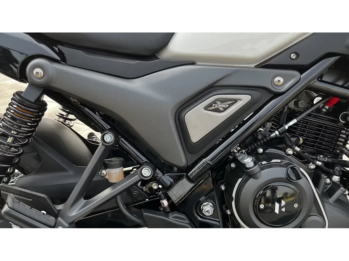 Hero Mavrick 440 rear brake fluid reservoir close-up
