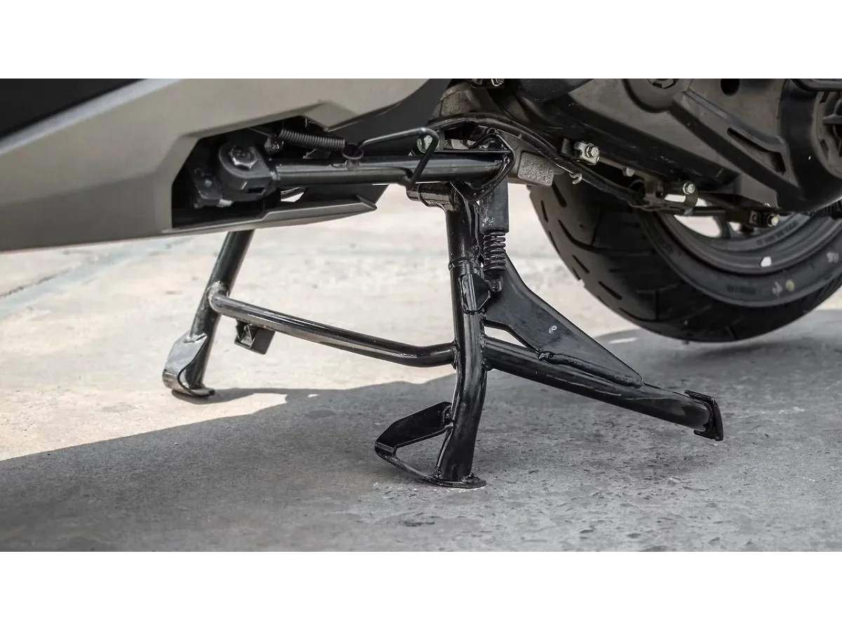 Hero Xoom 125 center stand and underbody detail