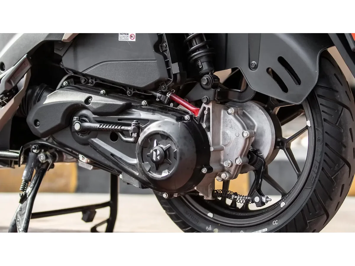 Hero Xoom 125 engine and transmission assembly detail