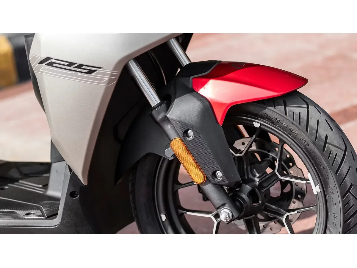 Hero Xoom 125 front suspension and wheel assembly