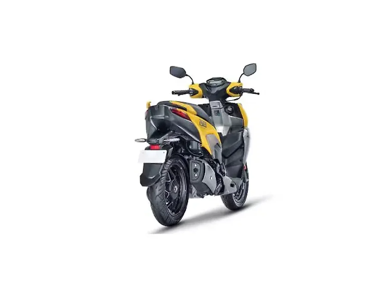 Hero Xoom 125 right rear three-quarter view in Matte Neon Lime