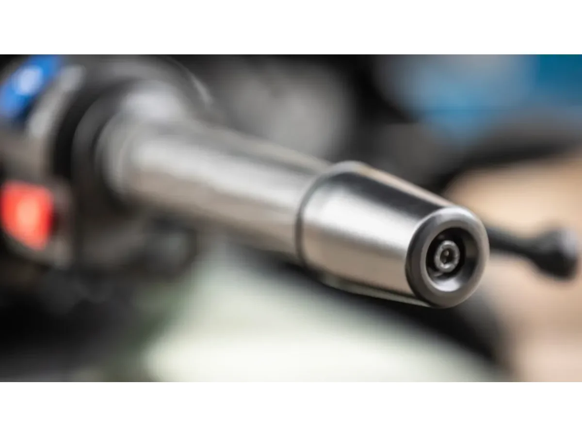 Hero Xoom 160 handlebar bar end weight close-up