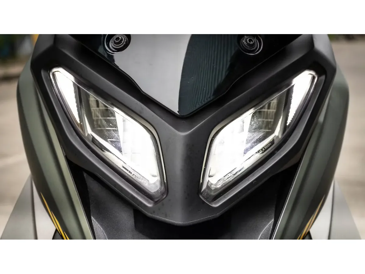 Hero Xoom 160 LED daytime running lamp and headlight design