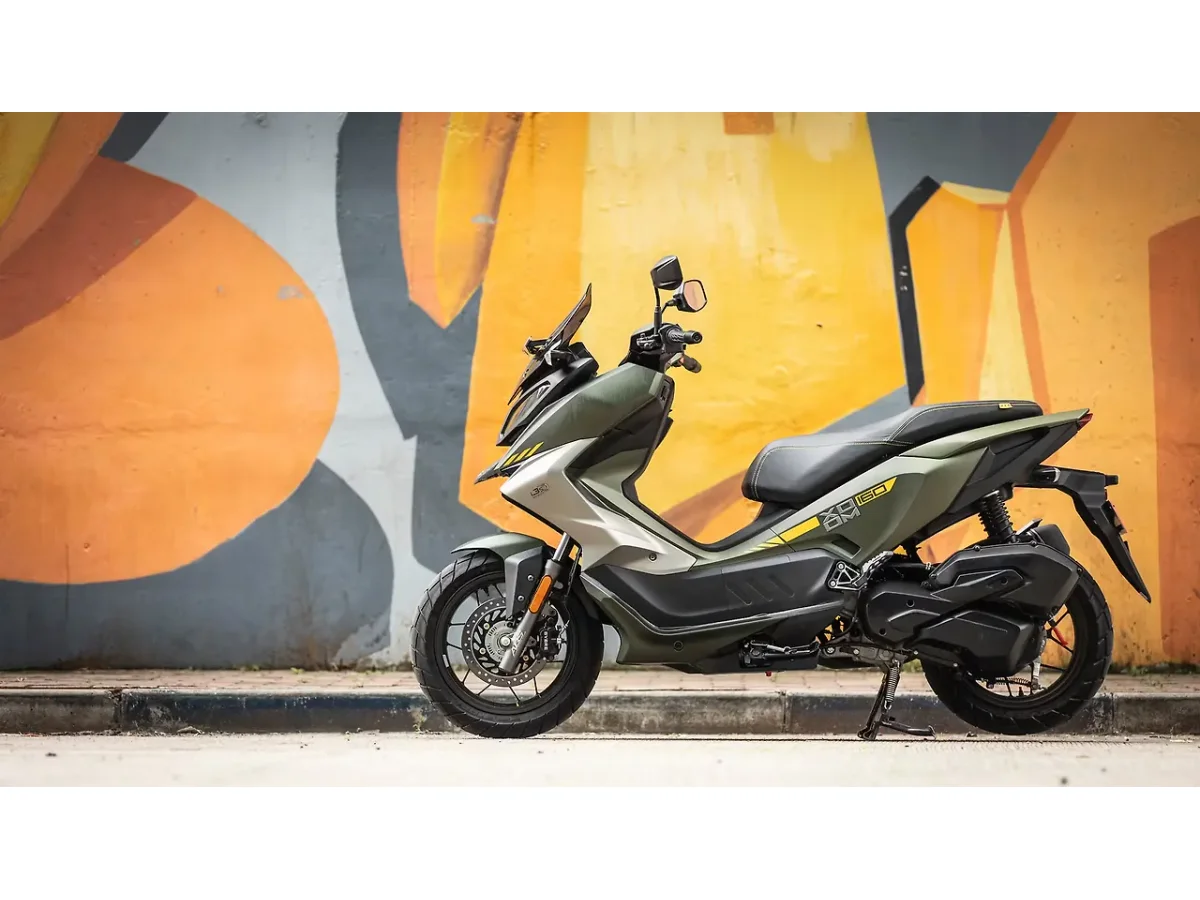 Left side profile of the Hero Xoom 160 scooter