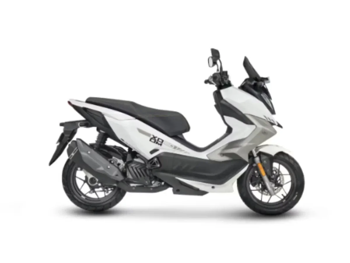 Hero Xoom 160 Summit White colour side profile