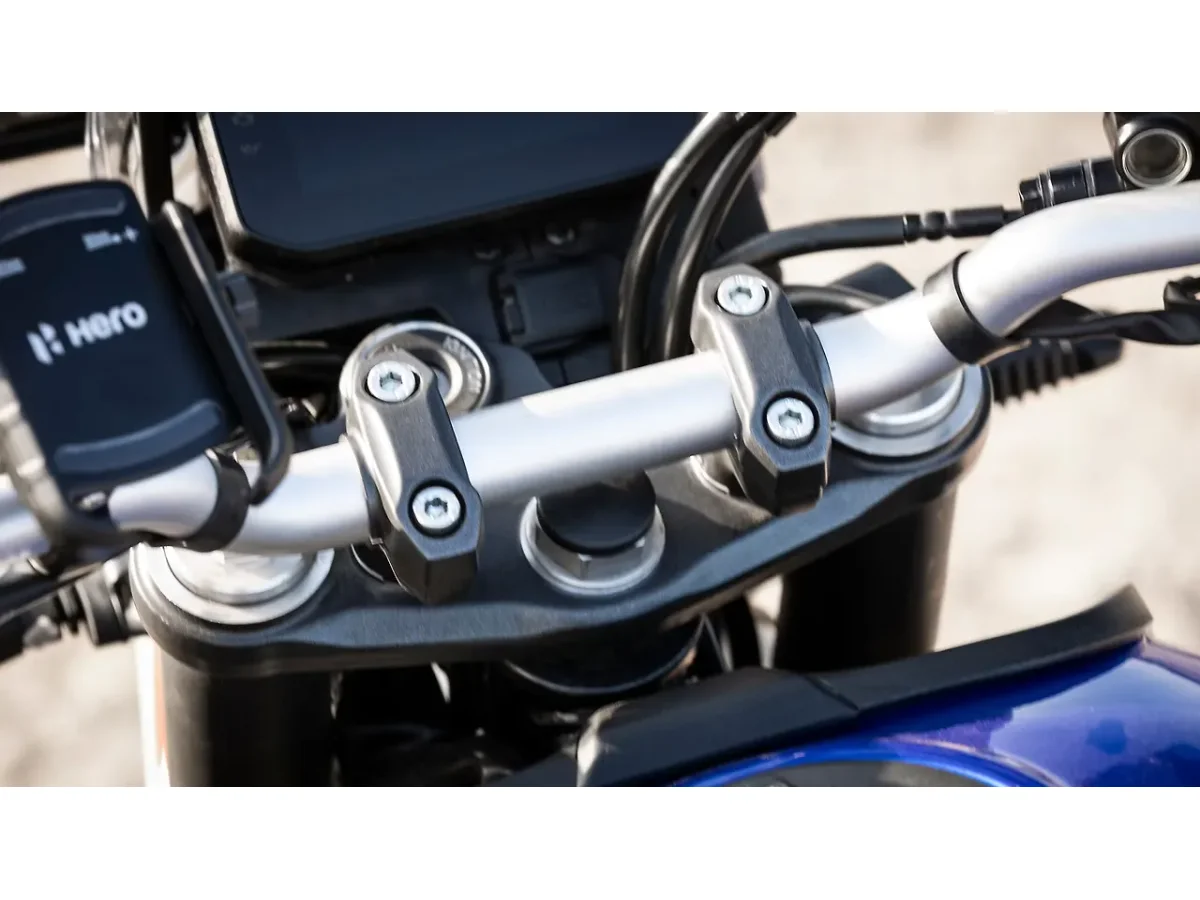 Hero XPulse 210 handlebar clamp