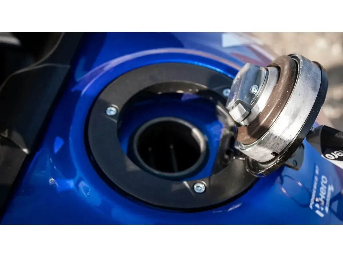 Hero XPulse 210 open fuel tank cap