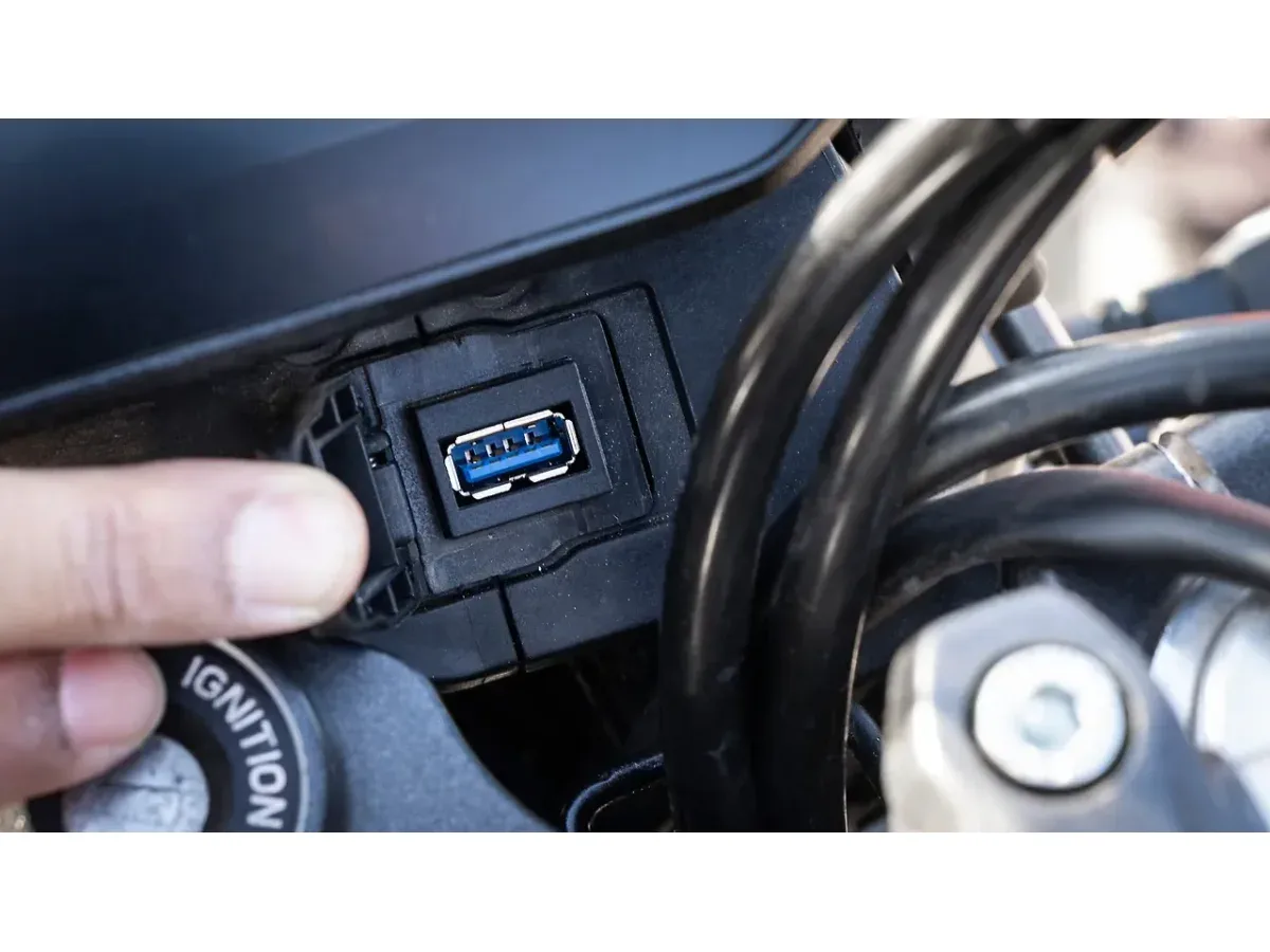 Hero XPulse 210 USB charging port
