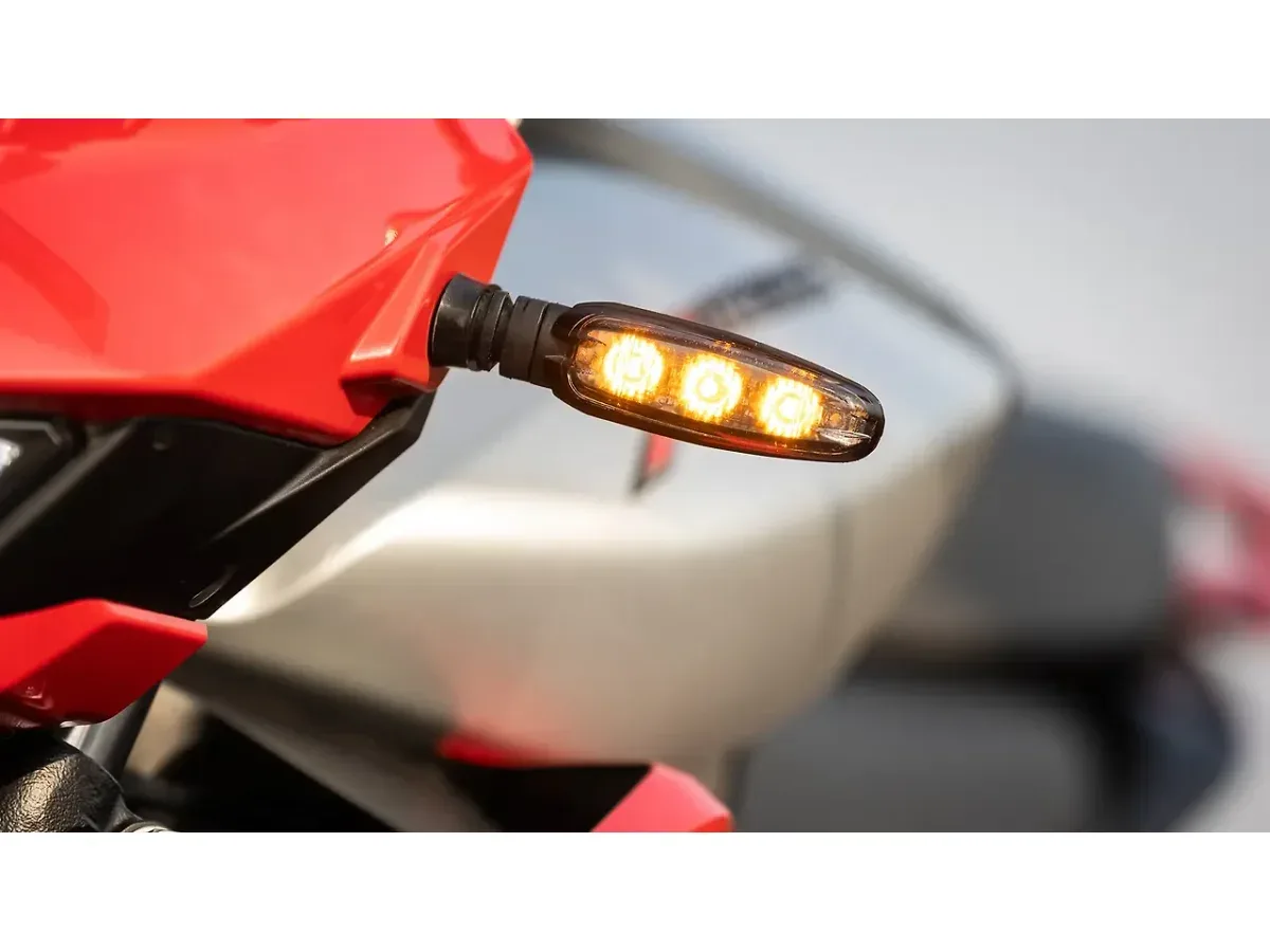 Hero Xtreme 125R front LED turn indicator close-up
