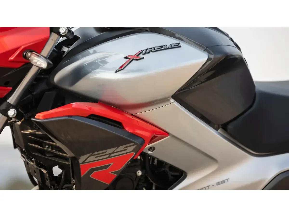 Hero Xtreme 125R fuel tank branding close-up