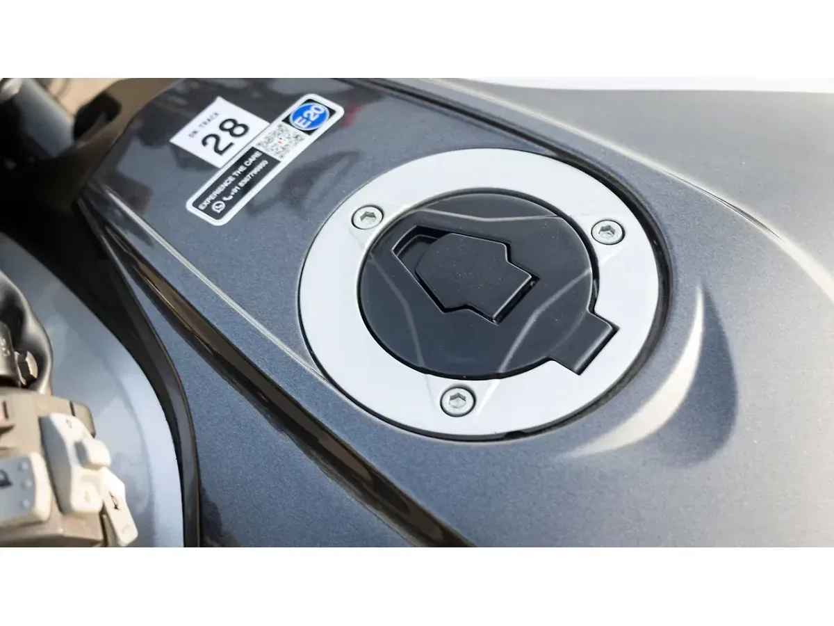 Hero Xtreme 125R fuel tank cap close-up