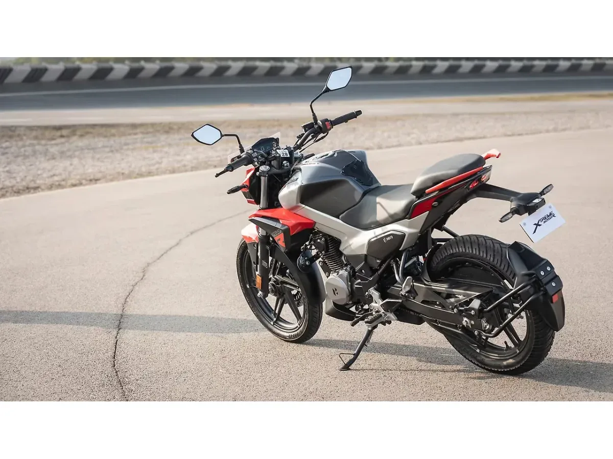 Hero Xtreme 125R left rear three quarter view
