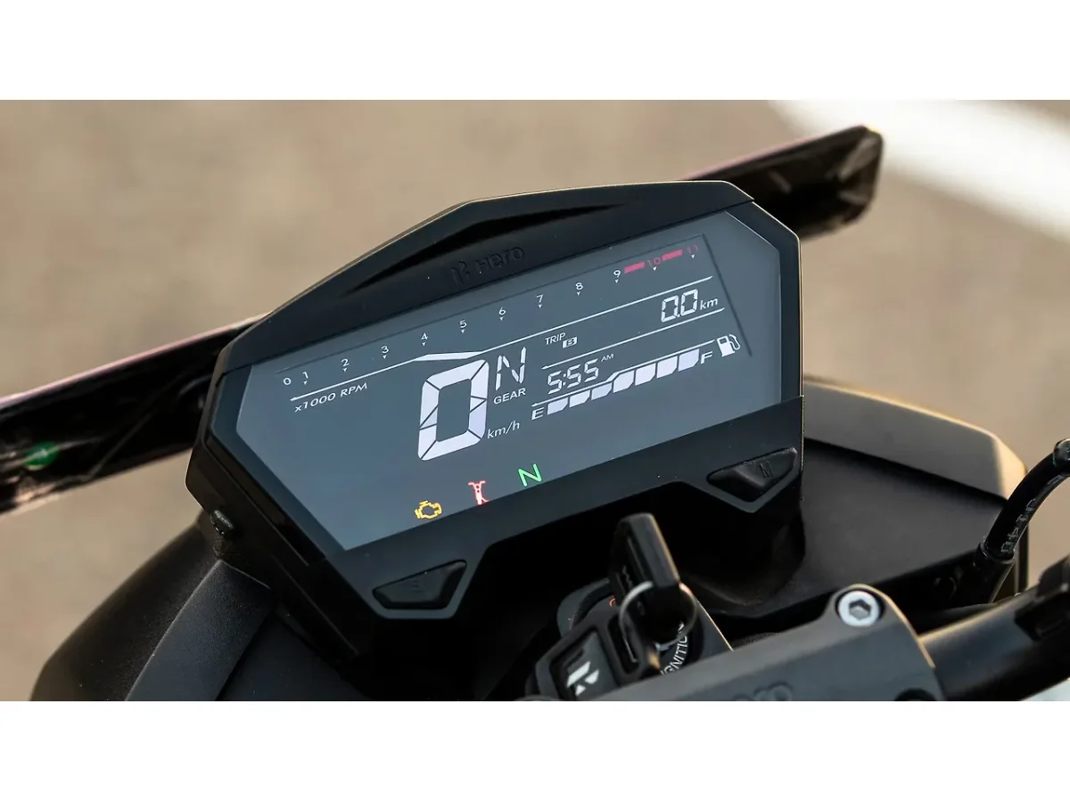Hero Xtreme 160R 4V fully digital instrument cluster