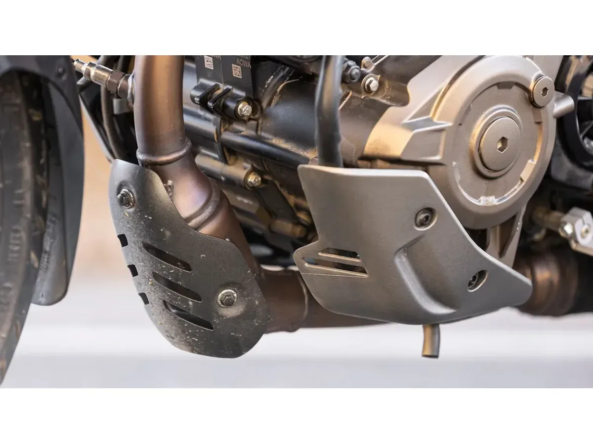 Hero Xtreme 250R bash plate and sump guard close-up