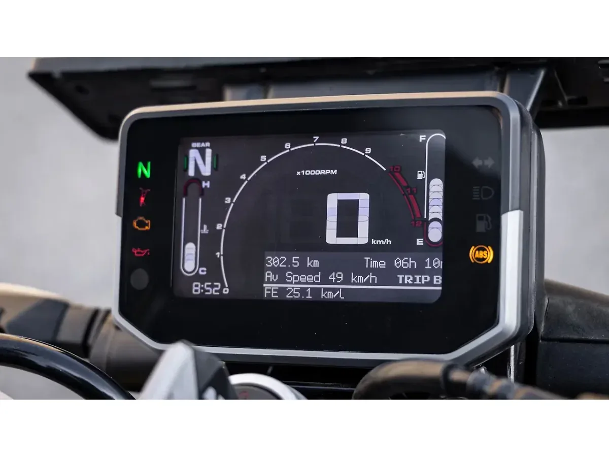 Hero Xtreme 250R fully digital instrument cluster