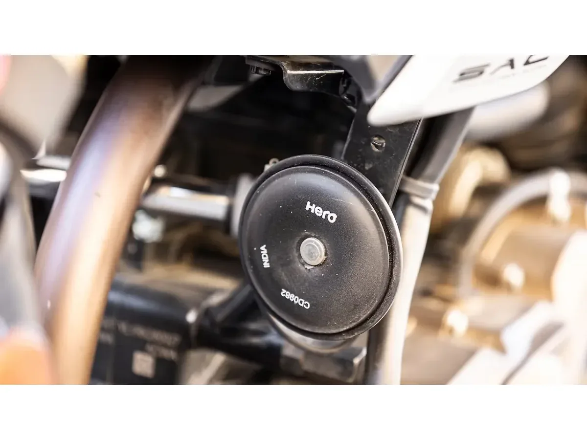 Hero Xtreme 250R horn close-up