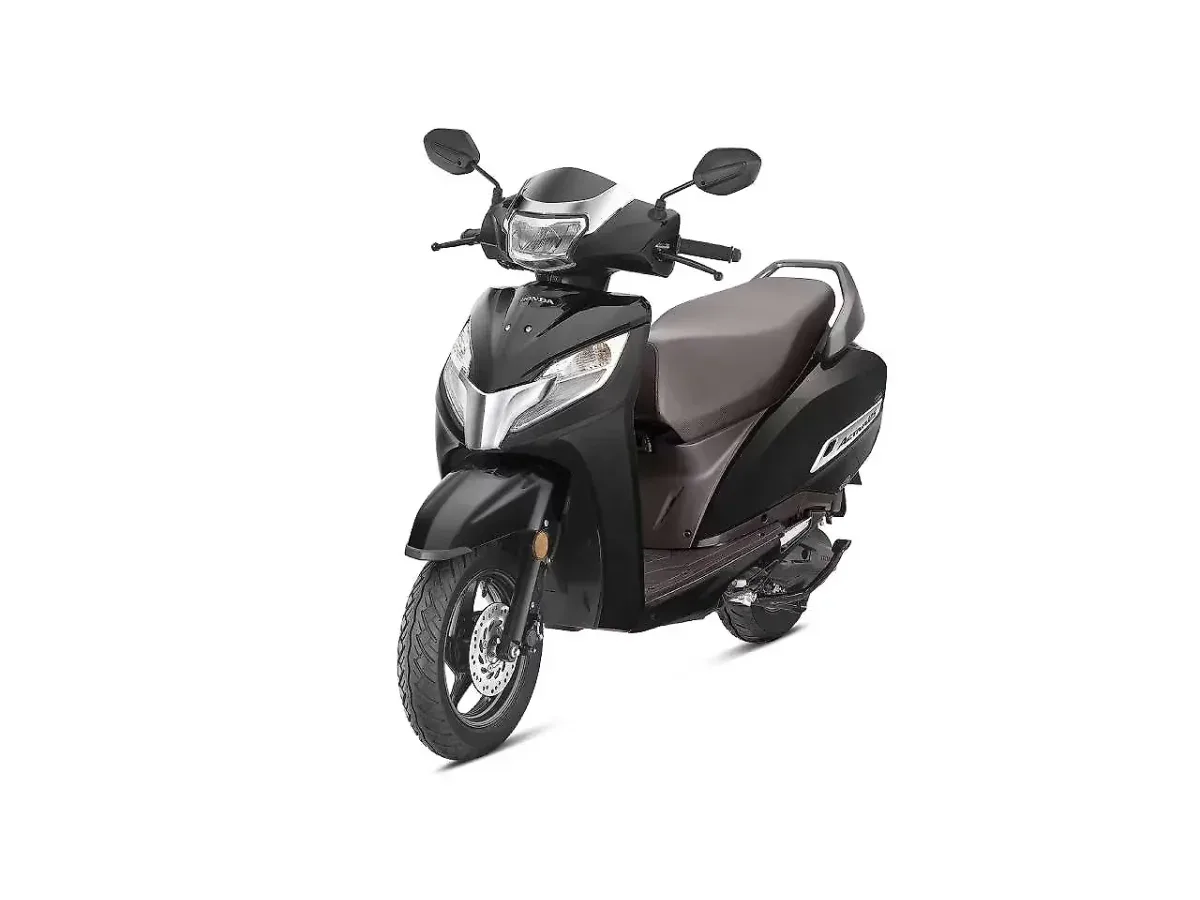 Honda Activa 125 in Pearl Igneous Black colour
